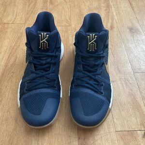 11.5 - Nike Kyrie 3 Obsidian/Metallic Gold Colorway